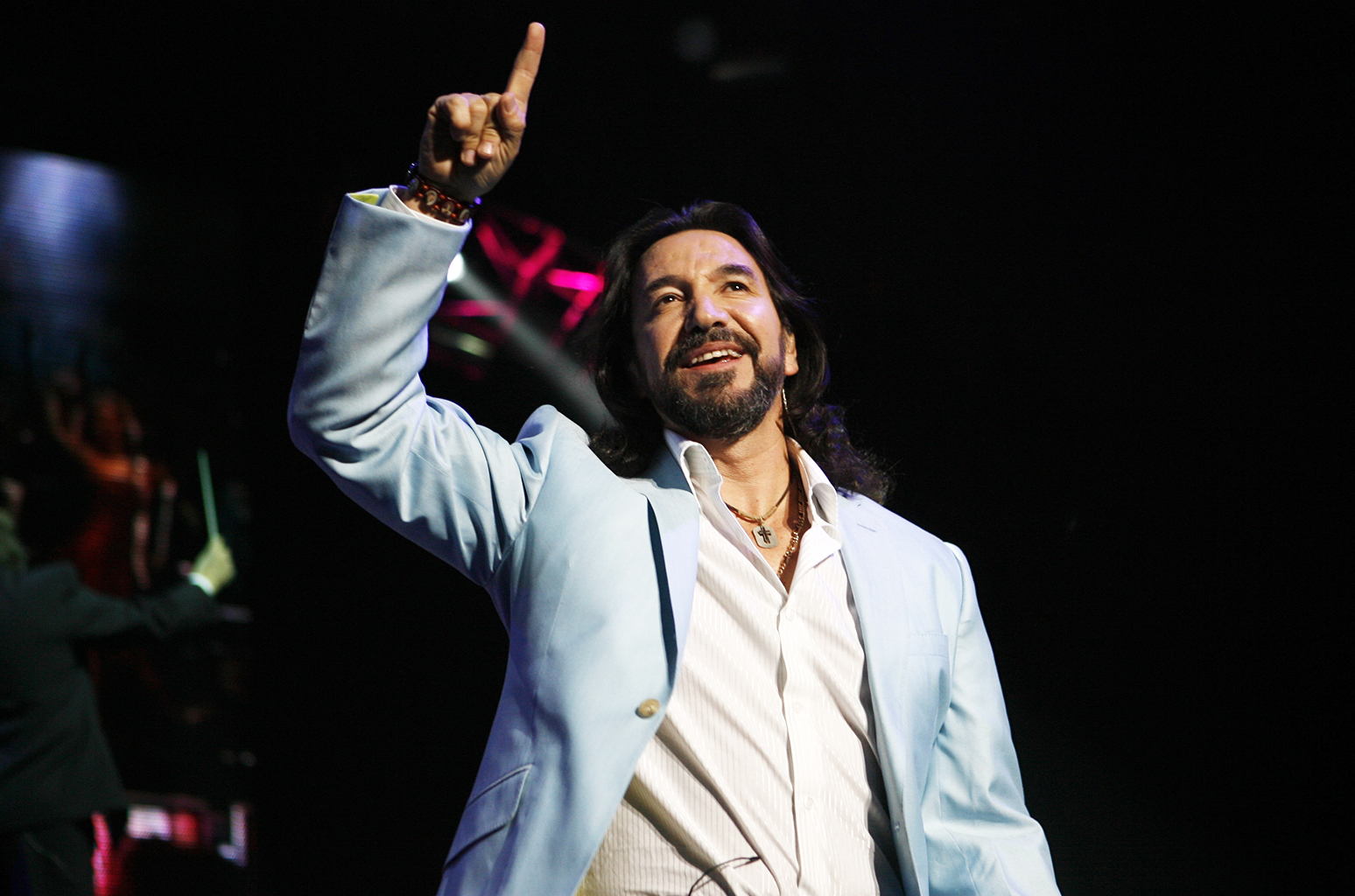 Marco Antonio Solis performs during  the Juntos En Concierto, which translates to Together In Concert, event featuring Marc Anthony at Madison Square Garden, Wednesday, Aug. 9, 2006, in New York. (AP Photo/Jason DeCrow)