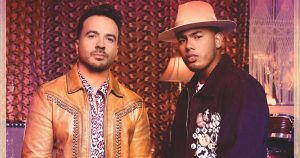 Luis Fonsi y Myke Towers se fusionan en el tema “Bésame”