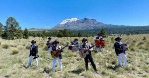 La Garra Norteña y Buyuchek pintarán tu “Cielo” de azul