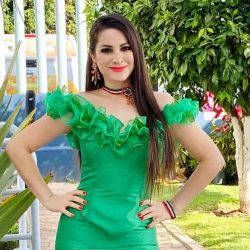 Karen Báez comparte “A Mí Me Sigue Doliendo” en todo México