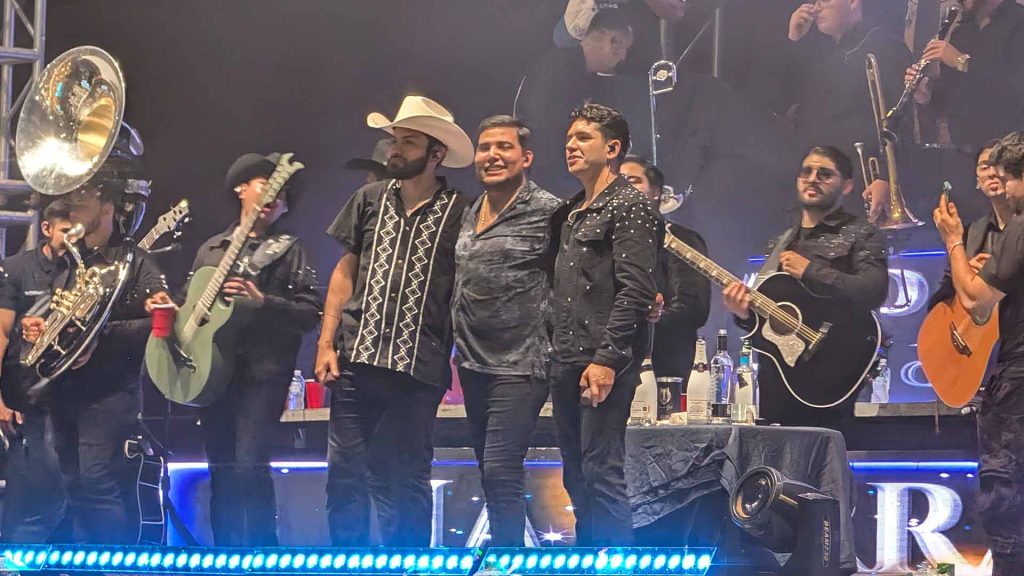 Éxito Total de La Parranda Tour en La Plaza De Toros San Roque