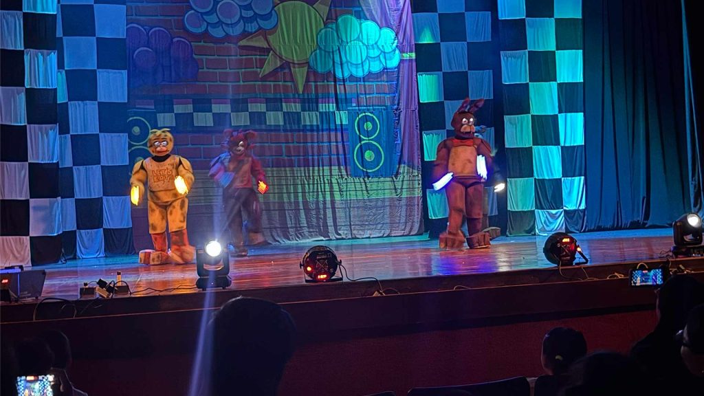 “Entre sustos y risas: Five Nights at Freddy’s conquistó el Teatro Emilio Rabasa”
