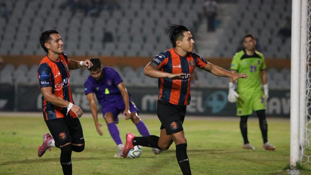 Jaguares FC sometió al líder, pero dejó escapar un par de puntos