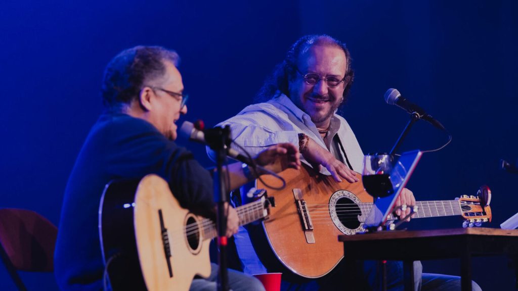Fernando Delgadillo y Alejandro Filio juntos en una noche de trova