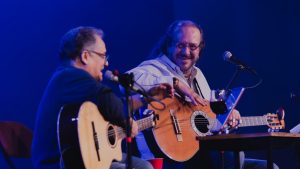 Fernando Delgadillo y Alejandro Filio juntos en una noche de trova