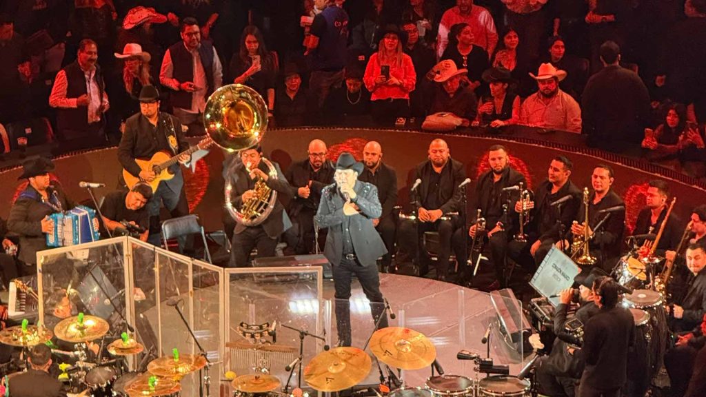 Julión Álvarez arrasa con dos sold out y una sorpresa inolvidable en la Feria Chiapas 2025