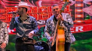 Tuxtla vibró con El Komander y Lenin Ramírez