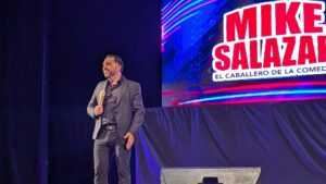 Mike Salazar descontroló Tuxtla con un show increíble lleno de carcajadas